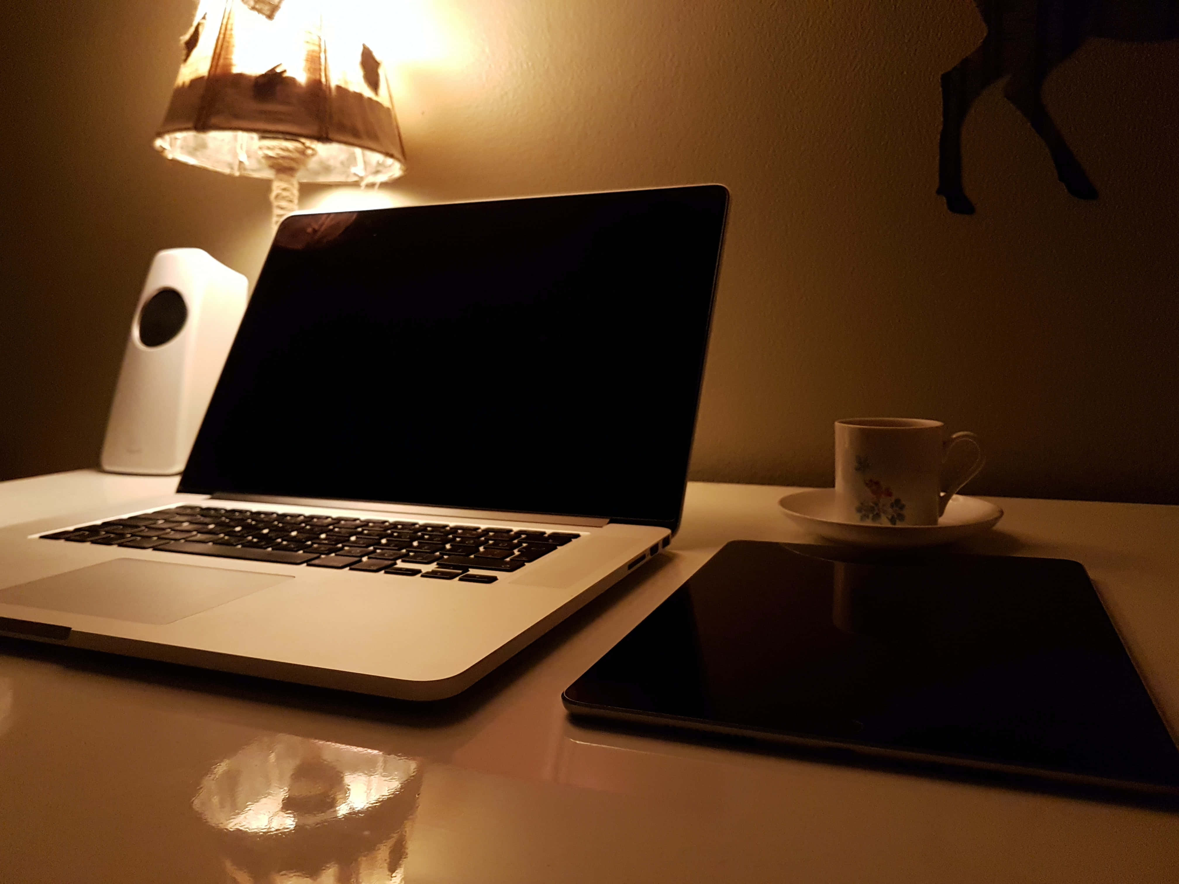 Tận hưởng vẻ đẹp của chiếc Macbook thẩm mỹ này Hình nền