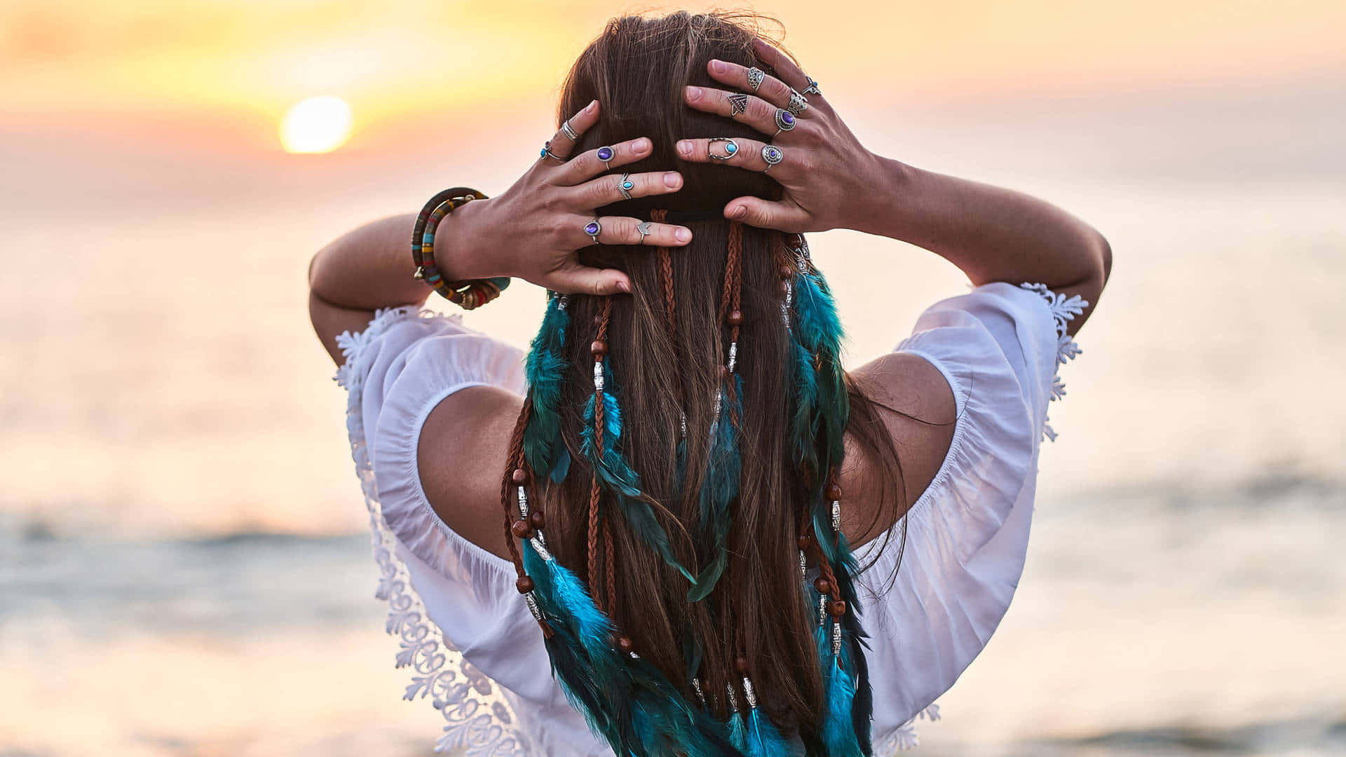 Tận hưởng vẻ đẹp của không gian phong cách boho được trang trí bằng vải vóc đất và rực rỡ. Hình nền