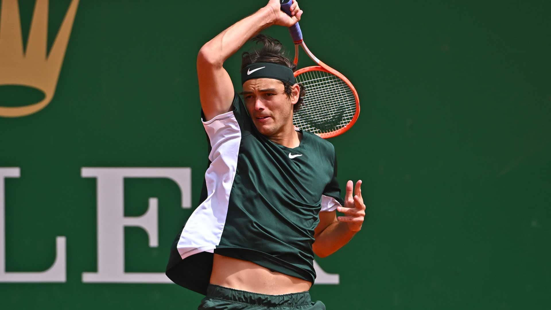 Taylor Fritz trong hành động - Cú đập bóng uy lực Hình nền