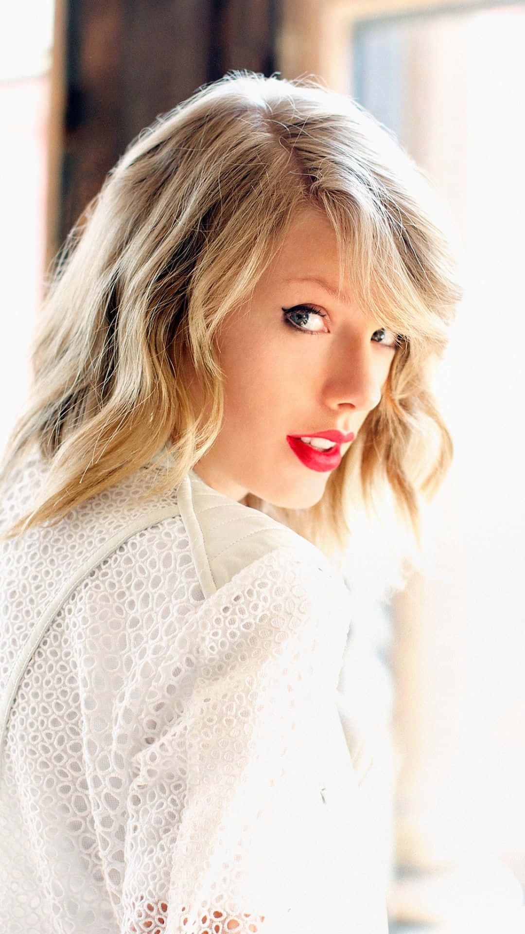 Taylor Swift iPhone Son Môi Đỏ Kinh Điển Hình nền
