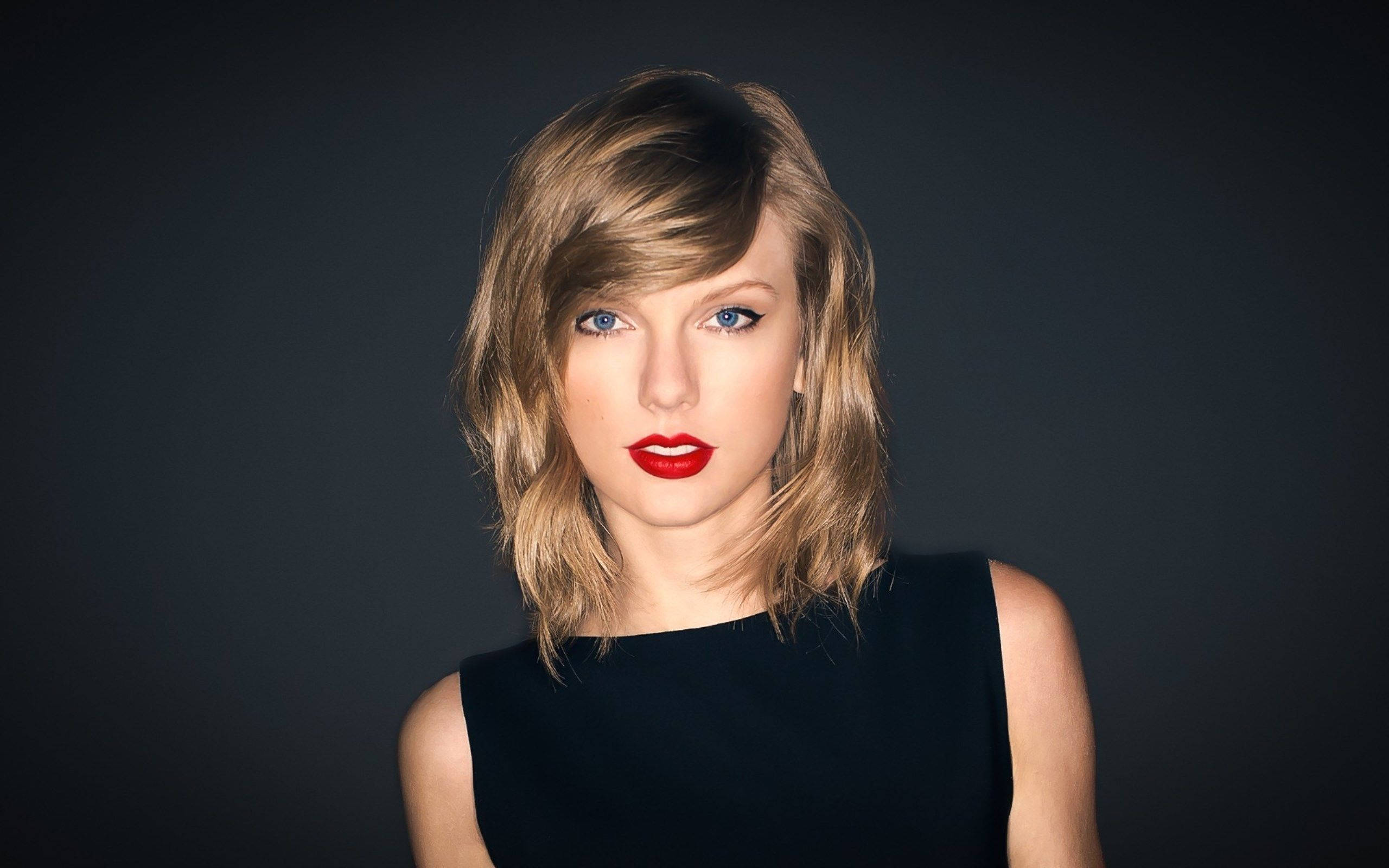 Taylor Swift tạo dáng trong trang phục đen Hình nền