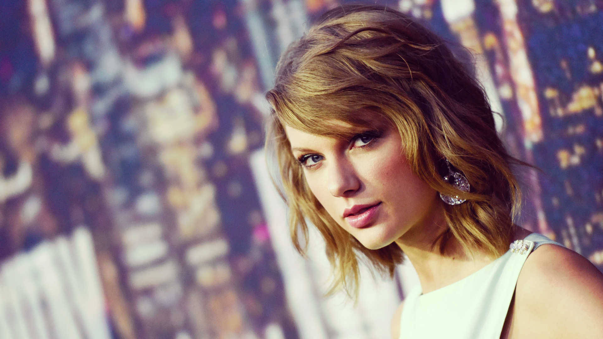 Hình nền Taylor Swift kiểu tóc bob gợn sóng.