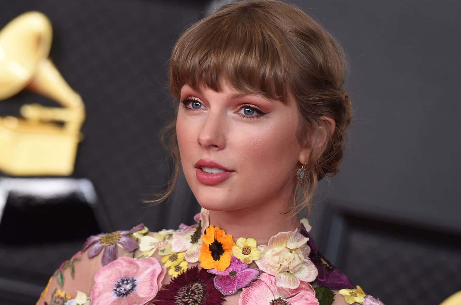 Taylor Swift trong MV ca khúc hit "Shake It Off" Hình nền