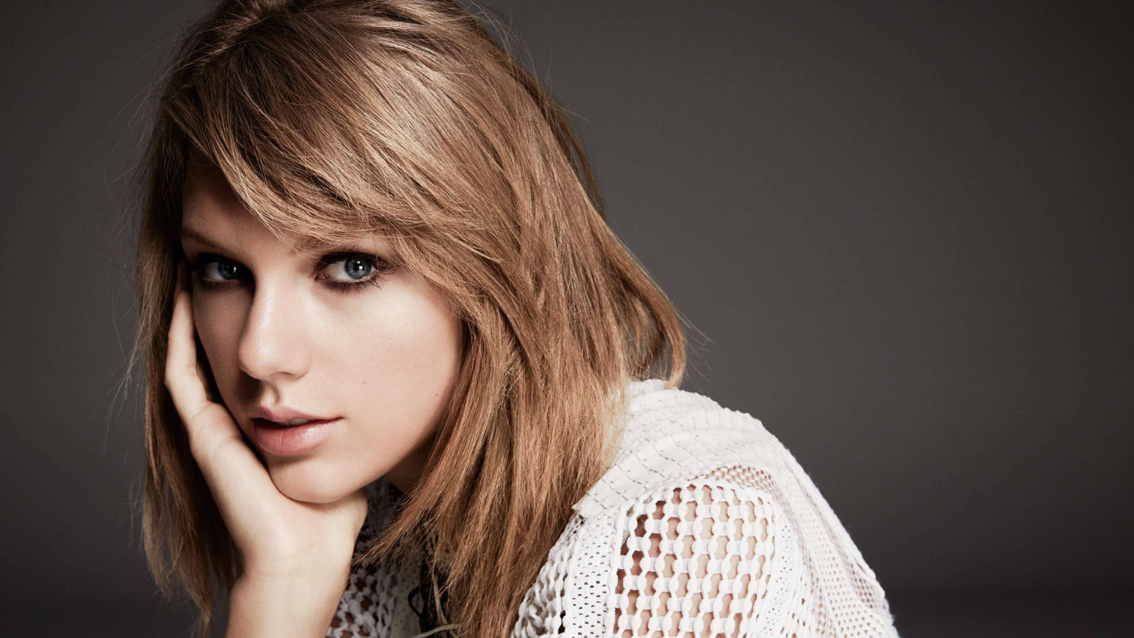 Taylor Swift trong phong cách kỳ quặc đặc trưng. Hình nền
