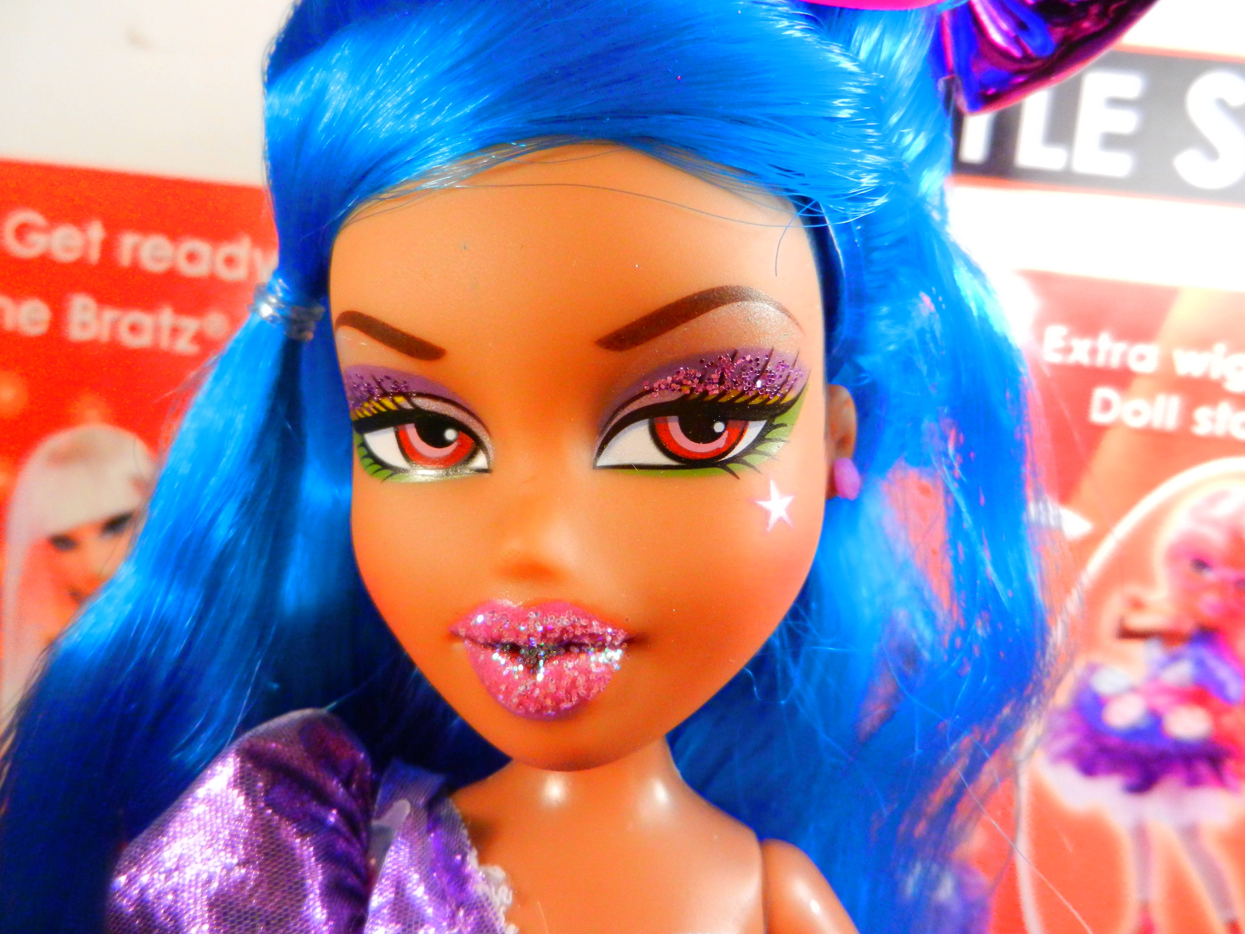 Thẩm mỹ Bratz tóc xanh lấp lánh Hình nền