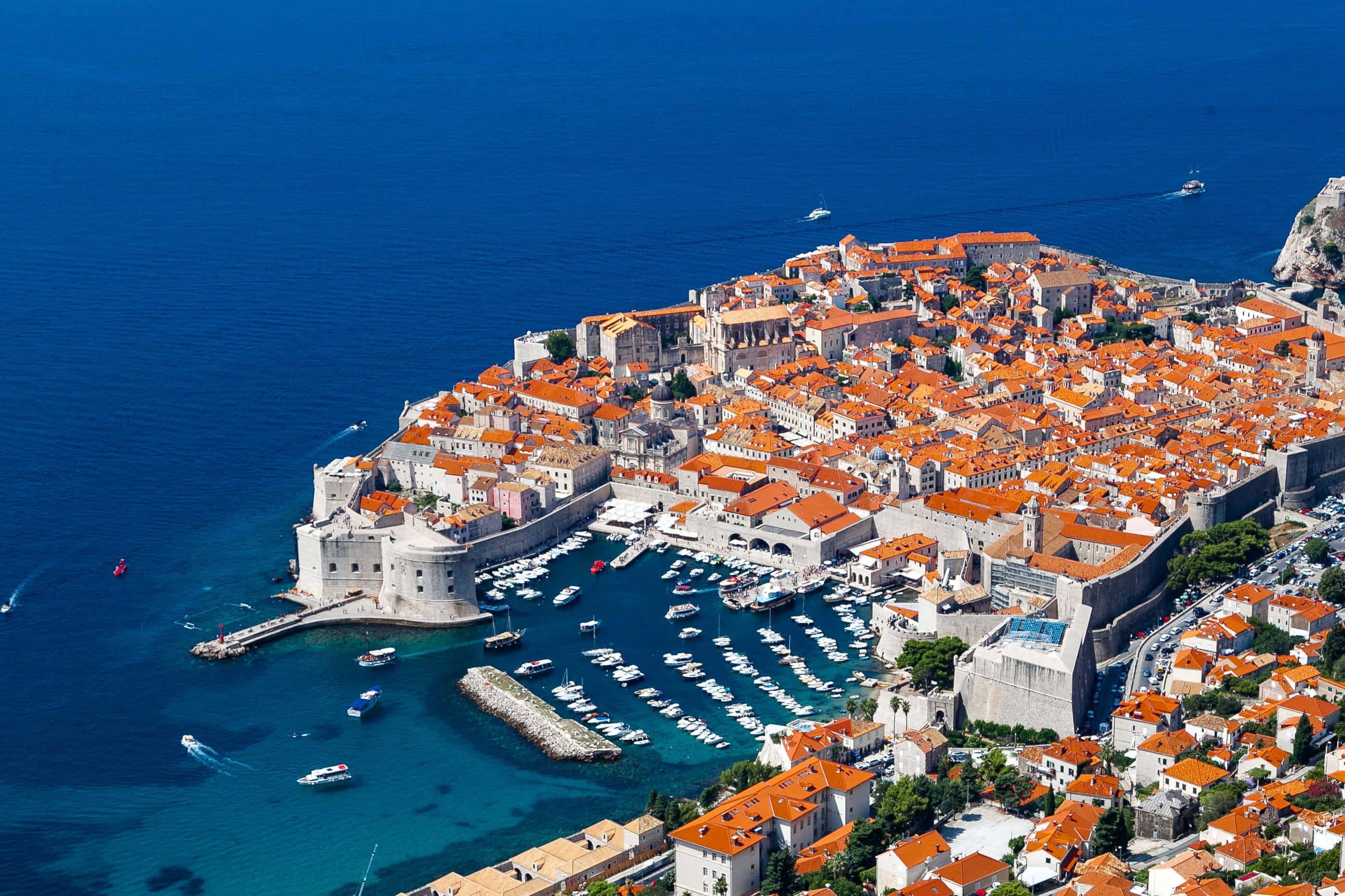 Thành phố Dubrovnik với bến cảng Hình nền