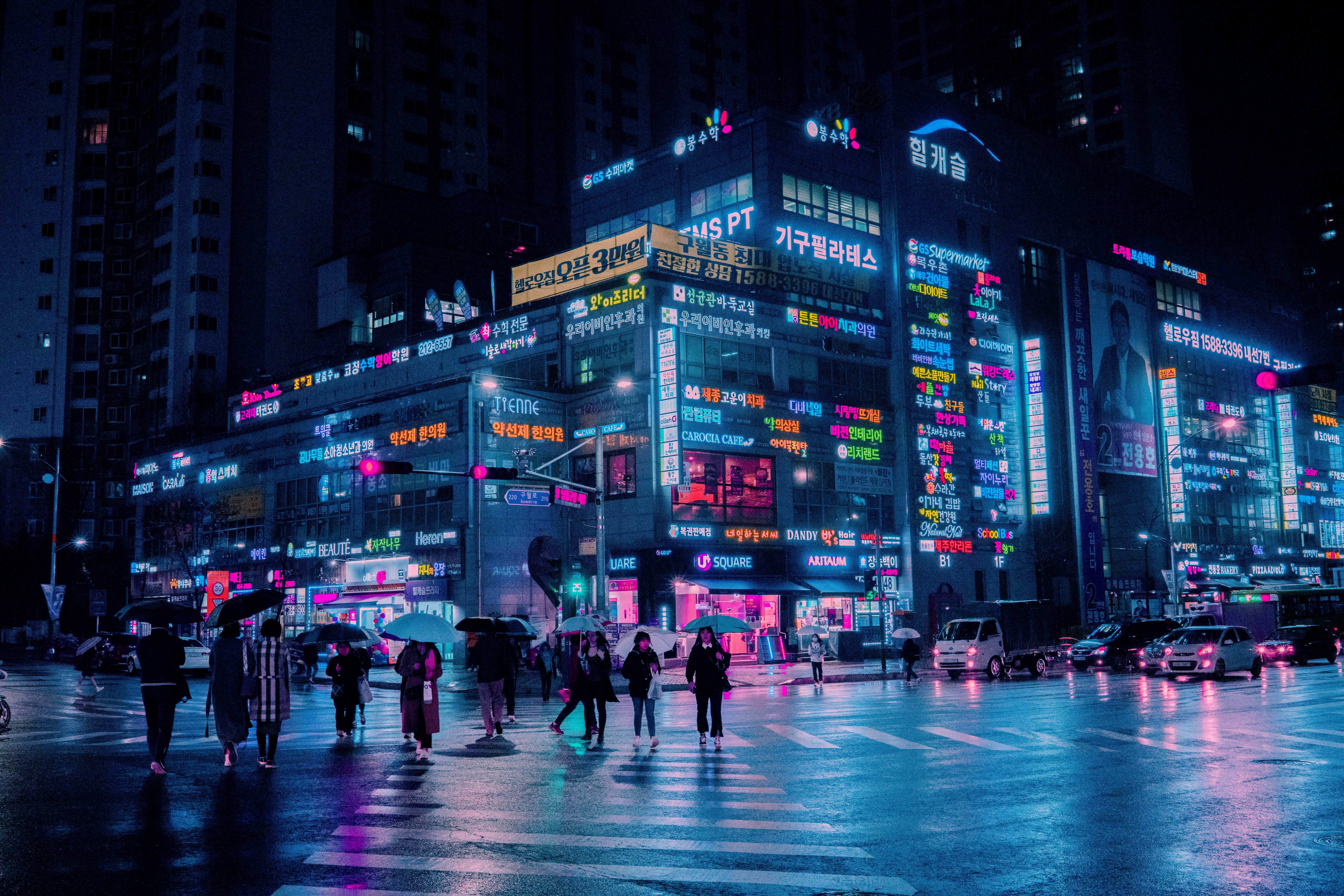 Thành phố Hàn Quốc về đêm với ánh đèn neon tối Hình nền