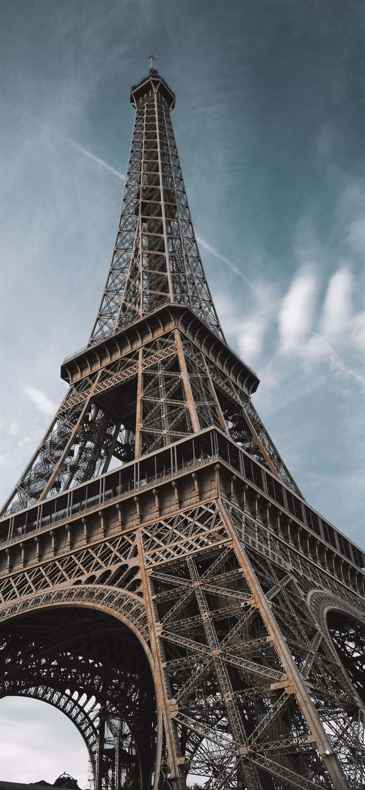 Tháp Eiffel Góc Nhìn Lên 1170x2532 Hình nền