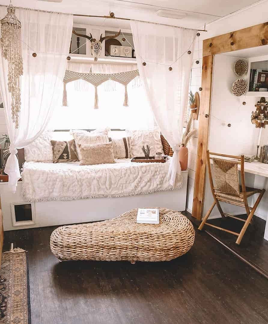 Thể hiện phong cách boho nội tâm của bạn với họa tiết đầy màu sắc và kết cấu hoa. Hình nền