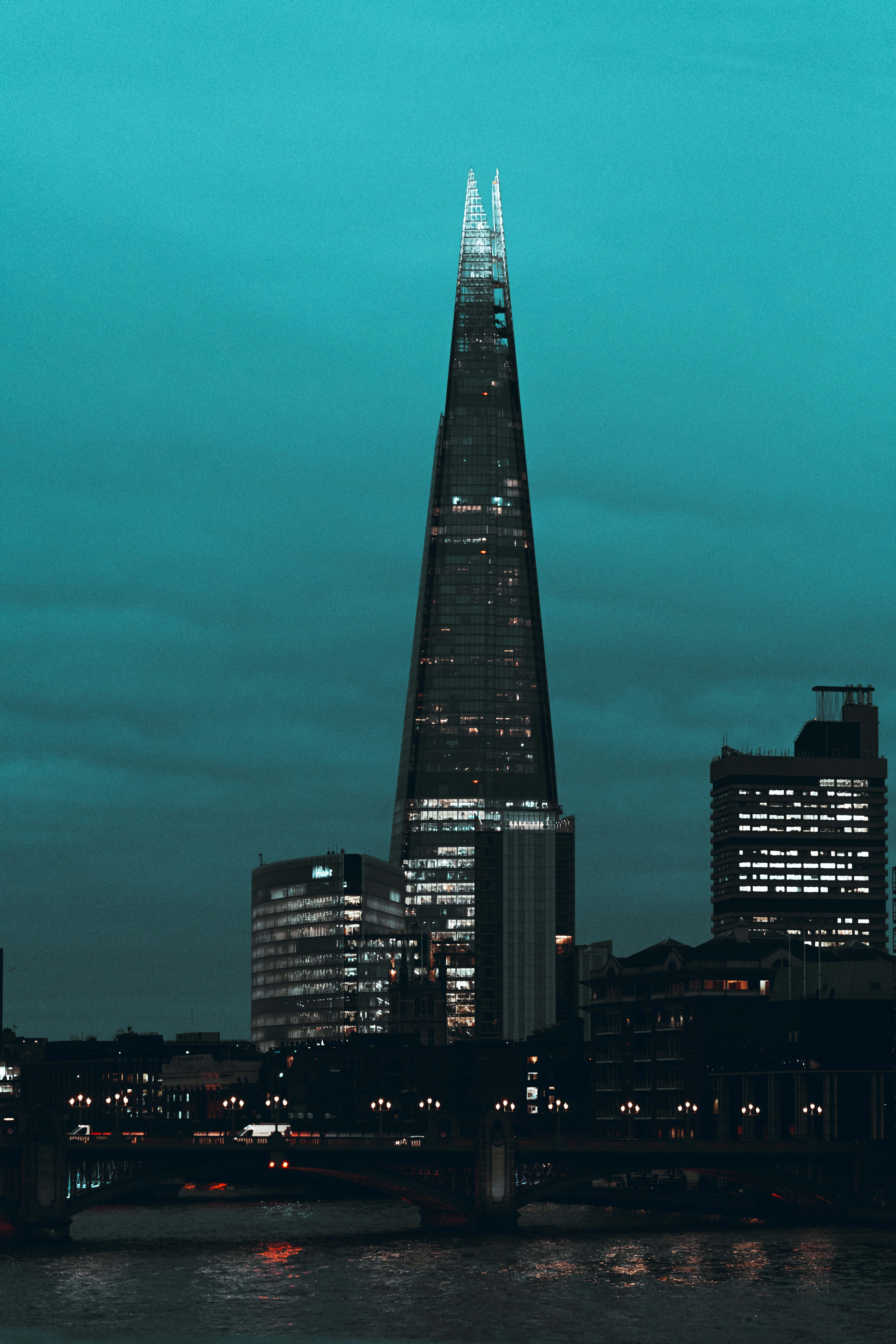 The Shard Dưới Bầu Trời Xanh Ngọc Hình nền