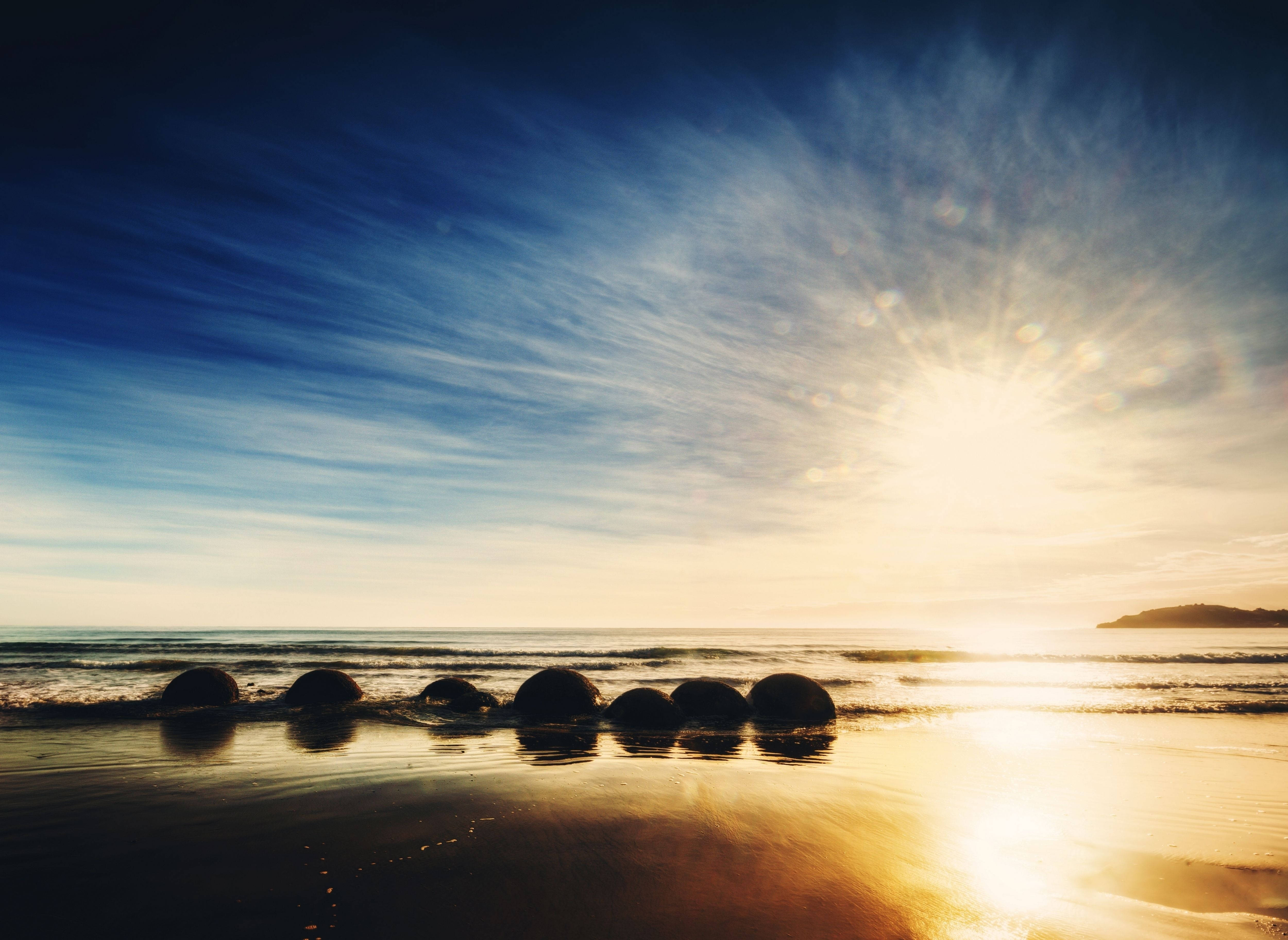 Thức dậy cùng mặt trời trên Bãi biển Moeraki Boulders Hình nền