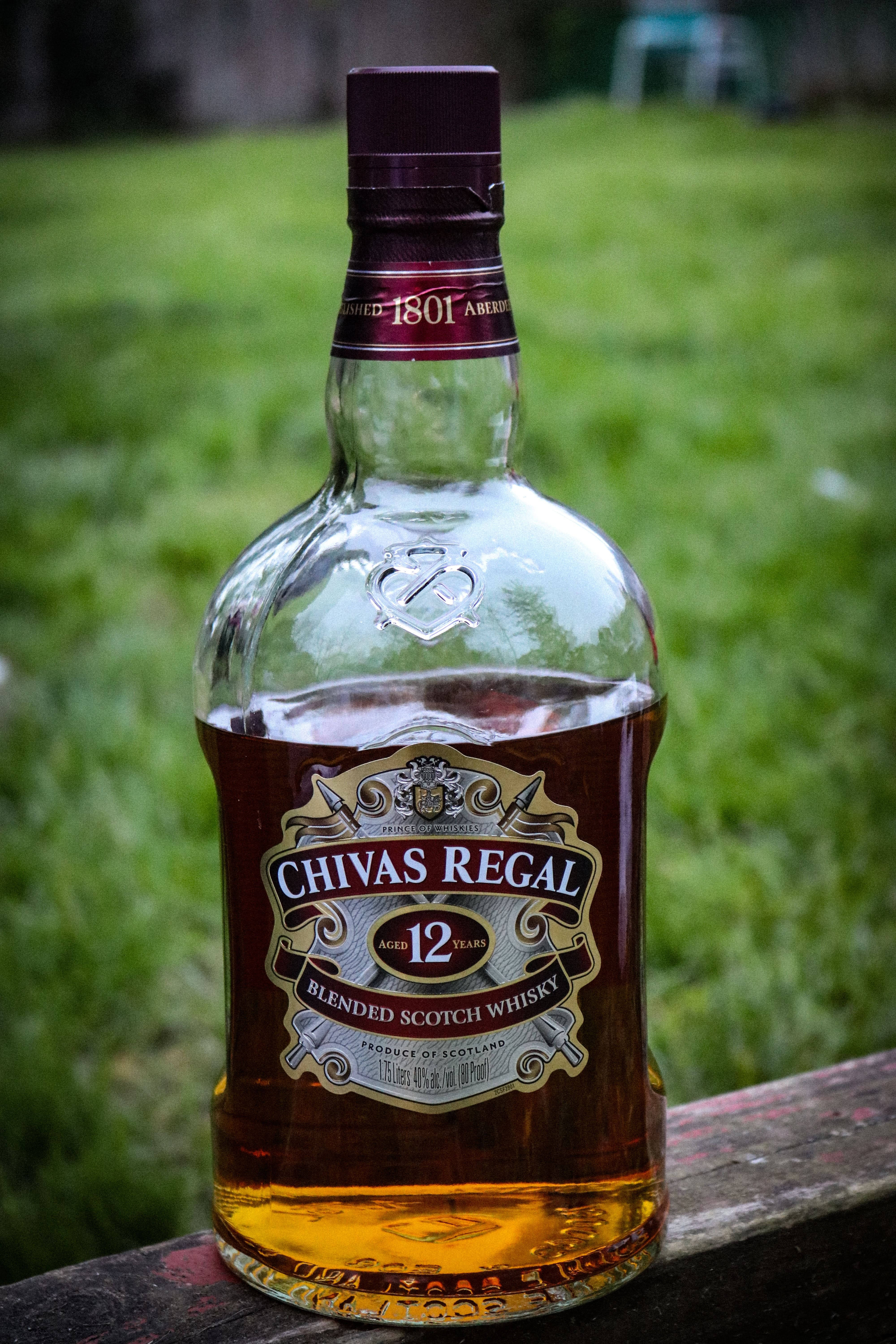 Thưởng thức ngoài trời độc đáo cùng rượu Whisky Chivas Regal Hình nền