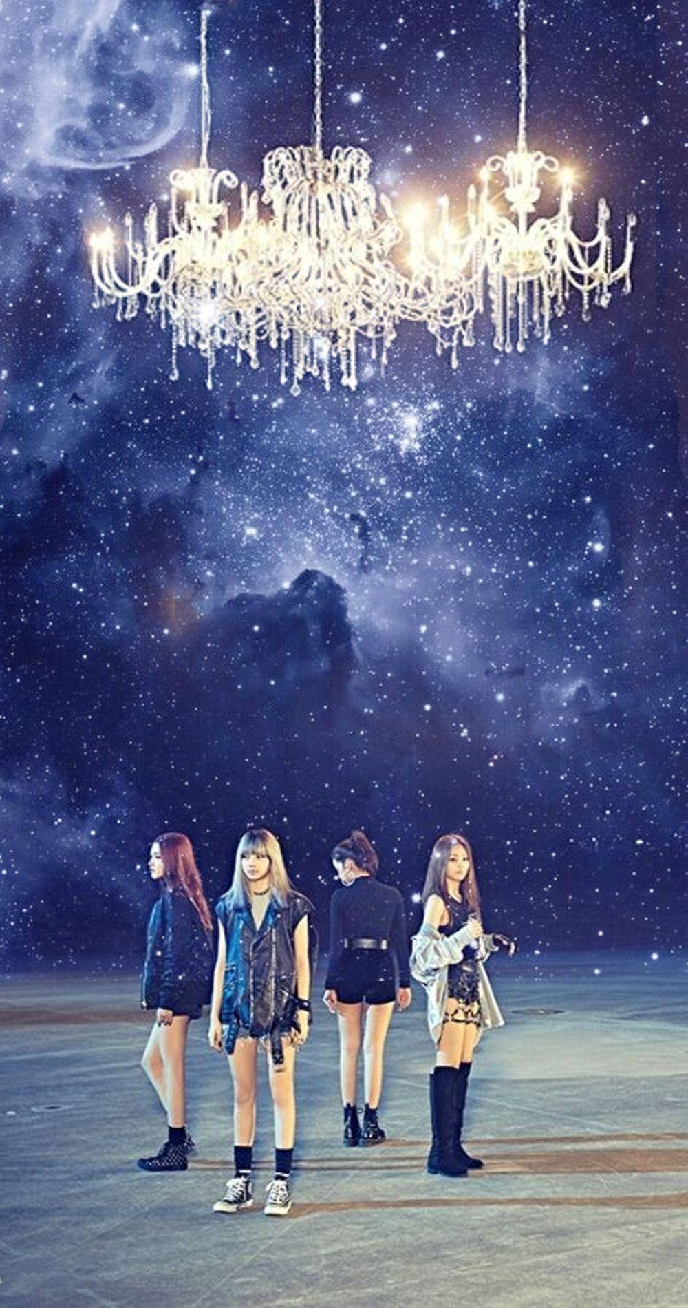 Hình nền MV Whistle với các thành viên Blackpink dưới đèn chùm trên nền ngân hà xanh đậm