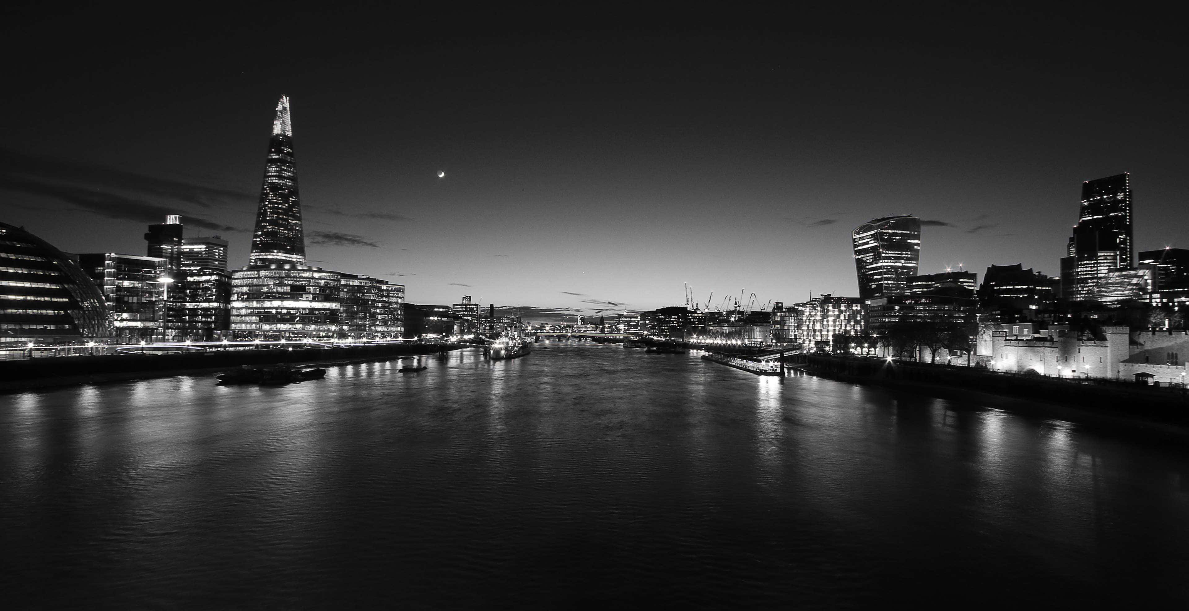 Tòa nhà The Shard từ góc nhìn thành phố London Hình nền