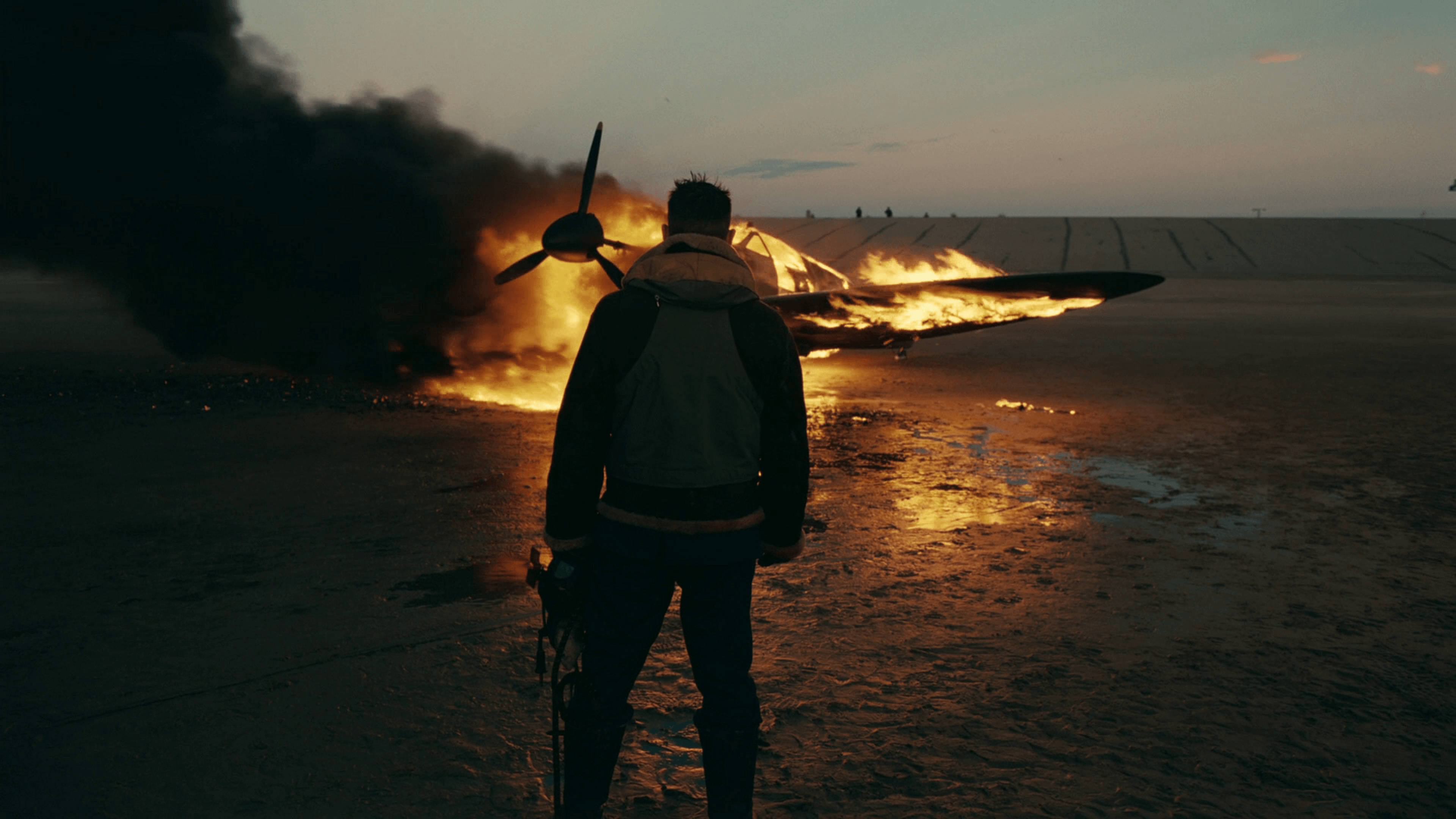 Tom Hardy thủ vai trong bộ phim chiến tranh Thế chiến II hoành tráng, Dunkirk. Hình nền