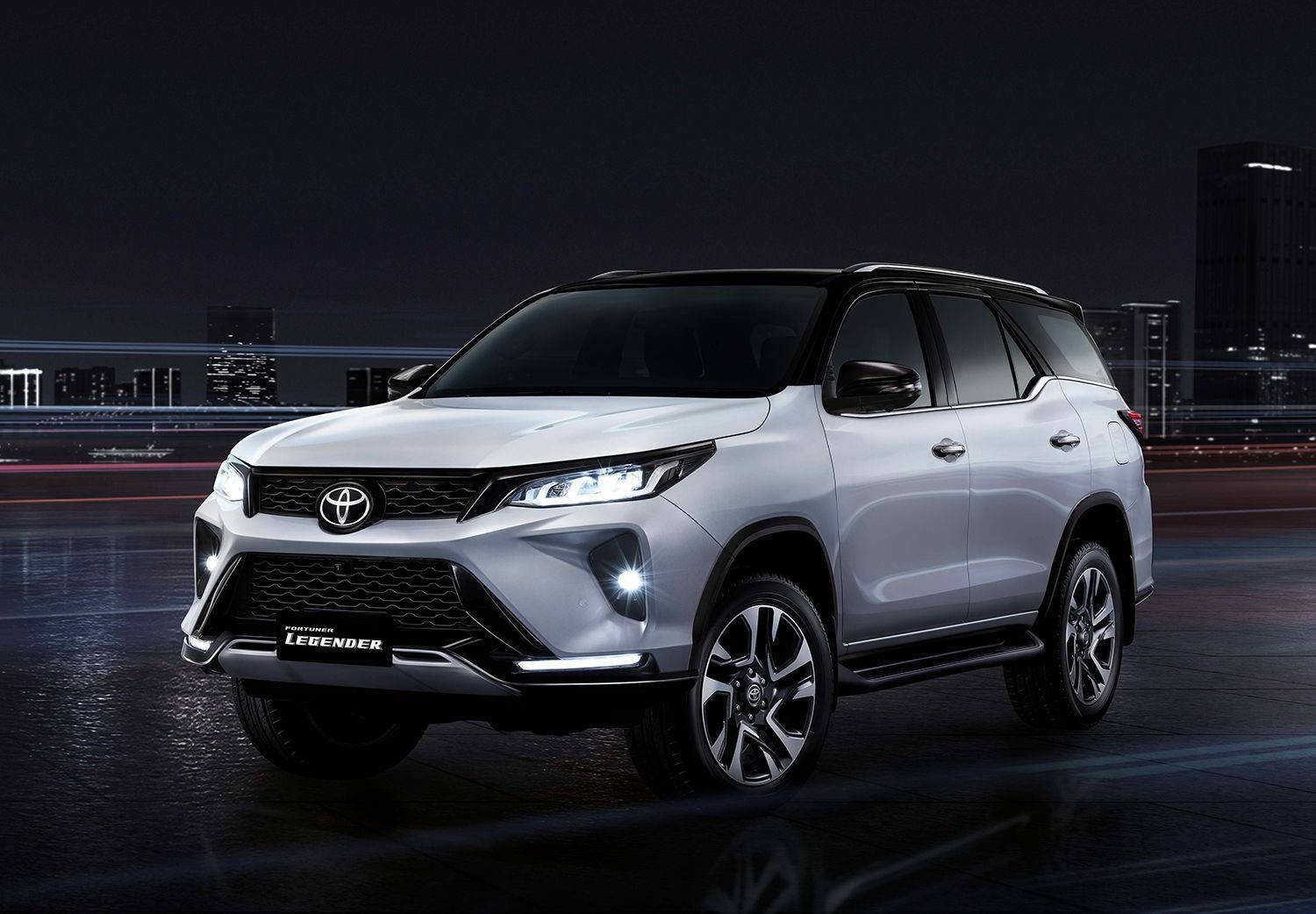 Toyota Fortuner Legender trắng ngọc trai Hình nền
