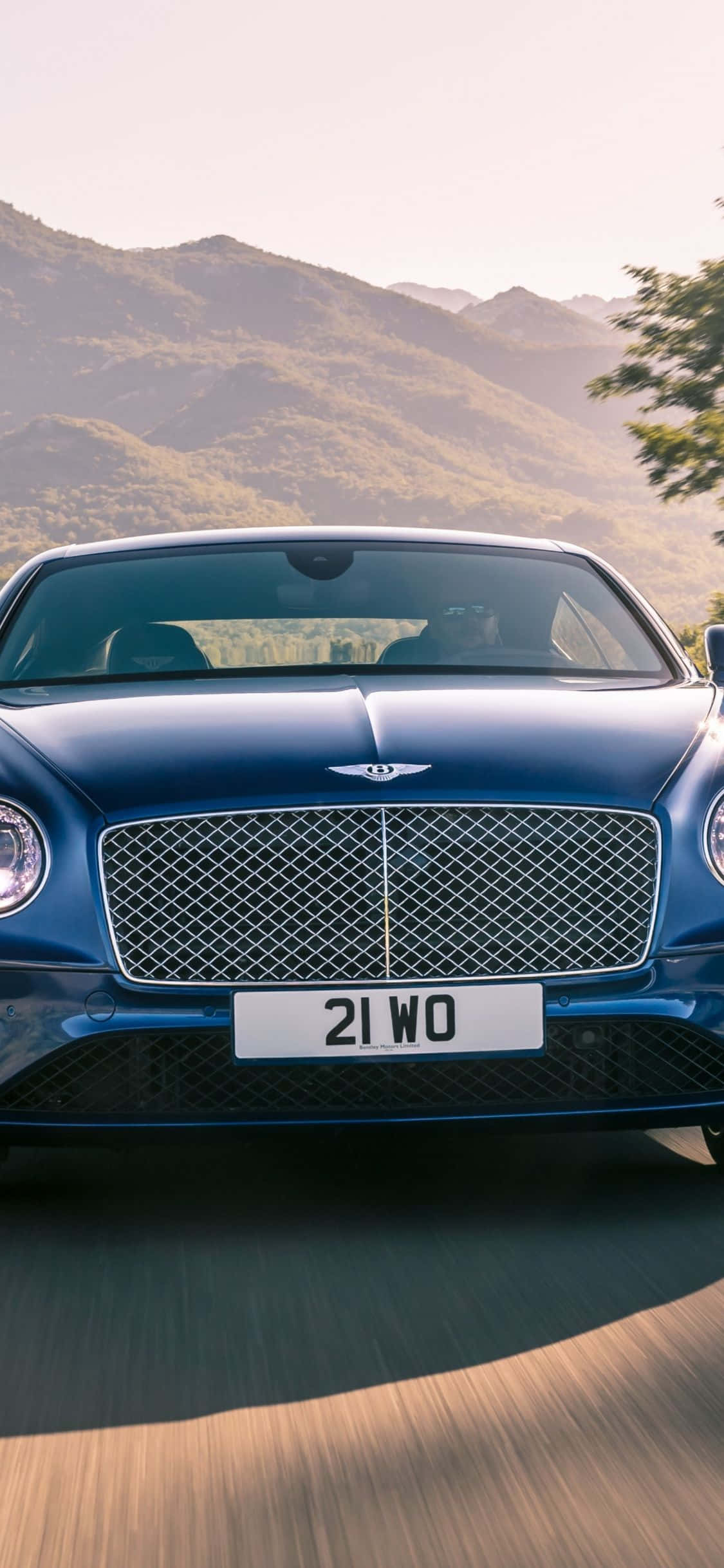 Chú thích: Xe sang Bently cùng iPhone Hình nền