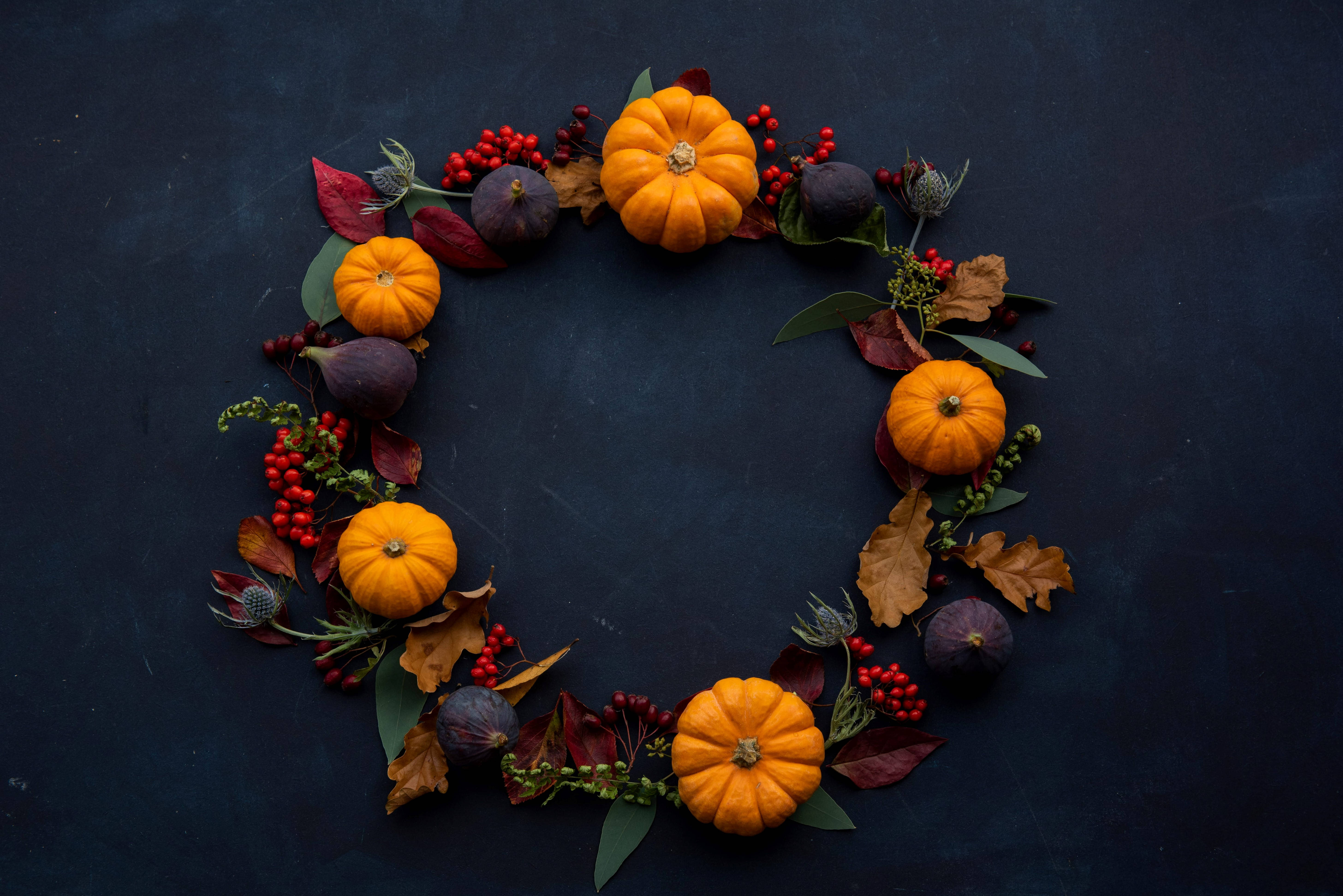 Tranh vẽ vòng hoa Halloween dễ thương Hình nền