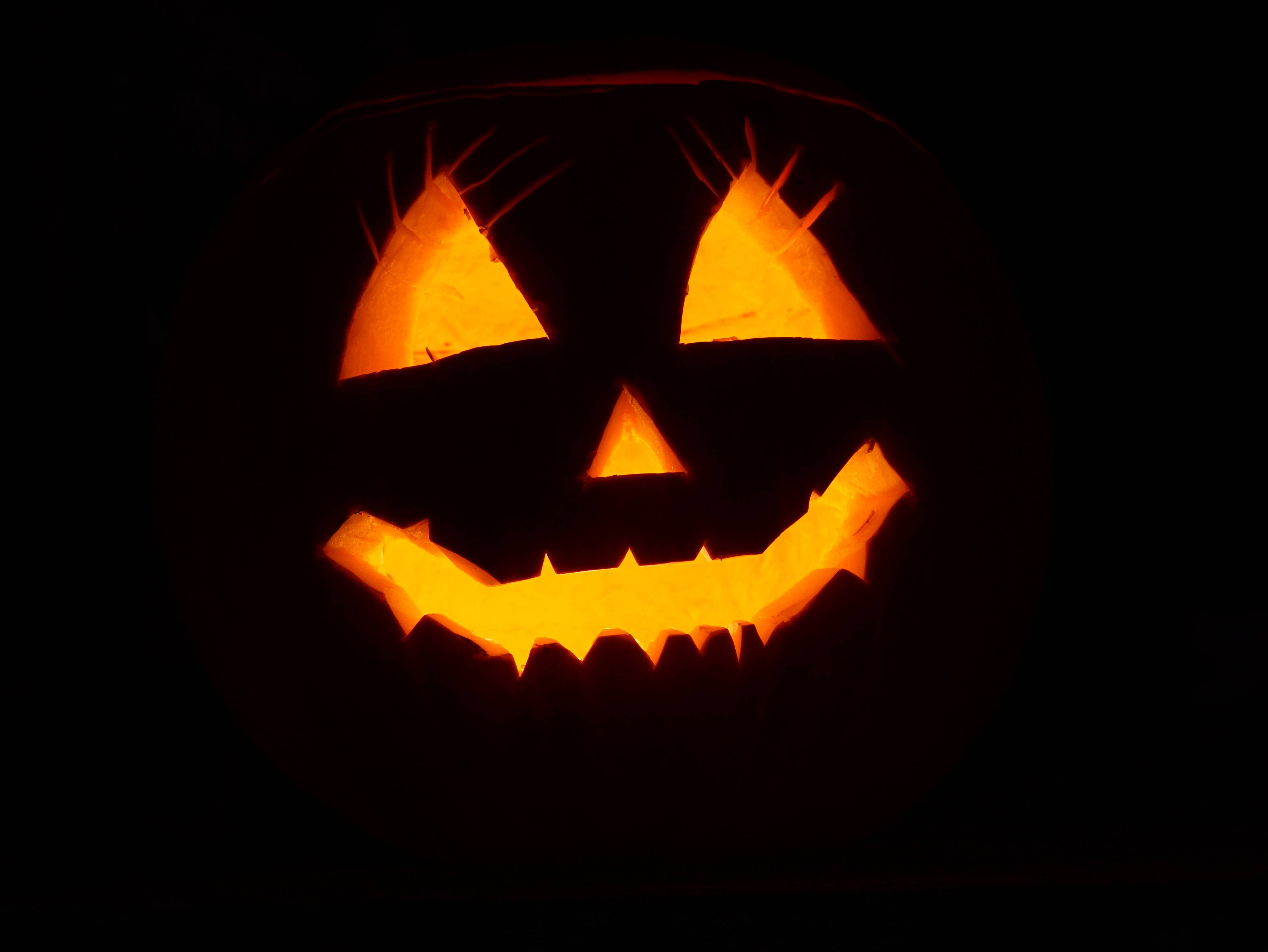 Trick or Treat - Chào đón Halloween với quả bí ngô đen Hình nền