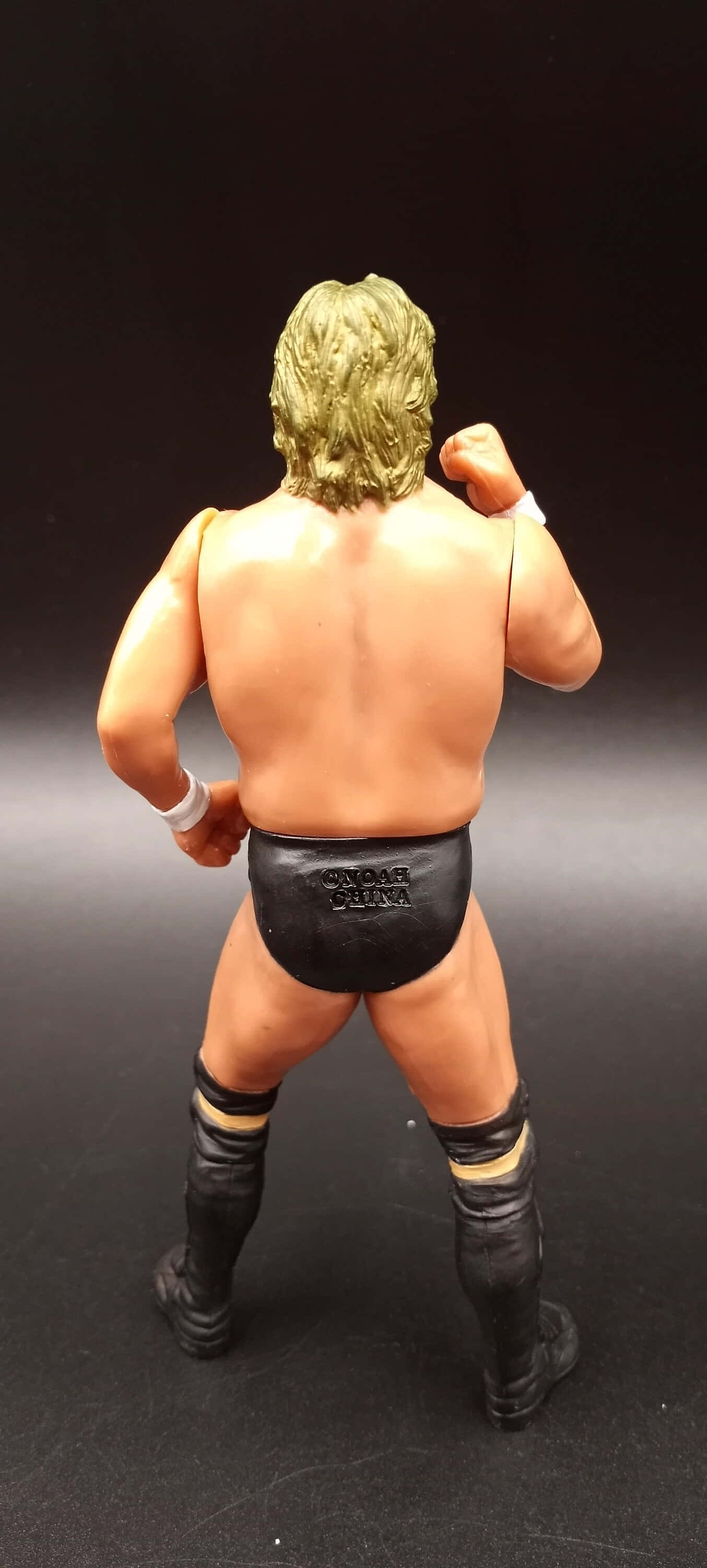 Tượng Yoshihiro Takayama quay lưng Hình nền
