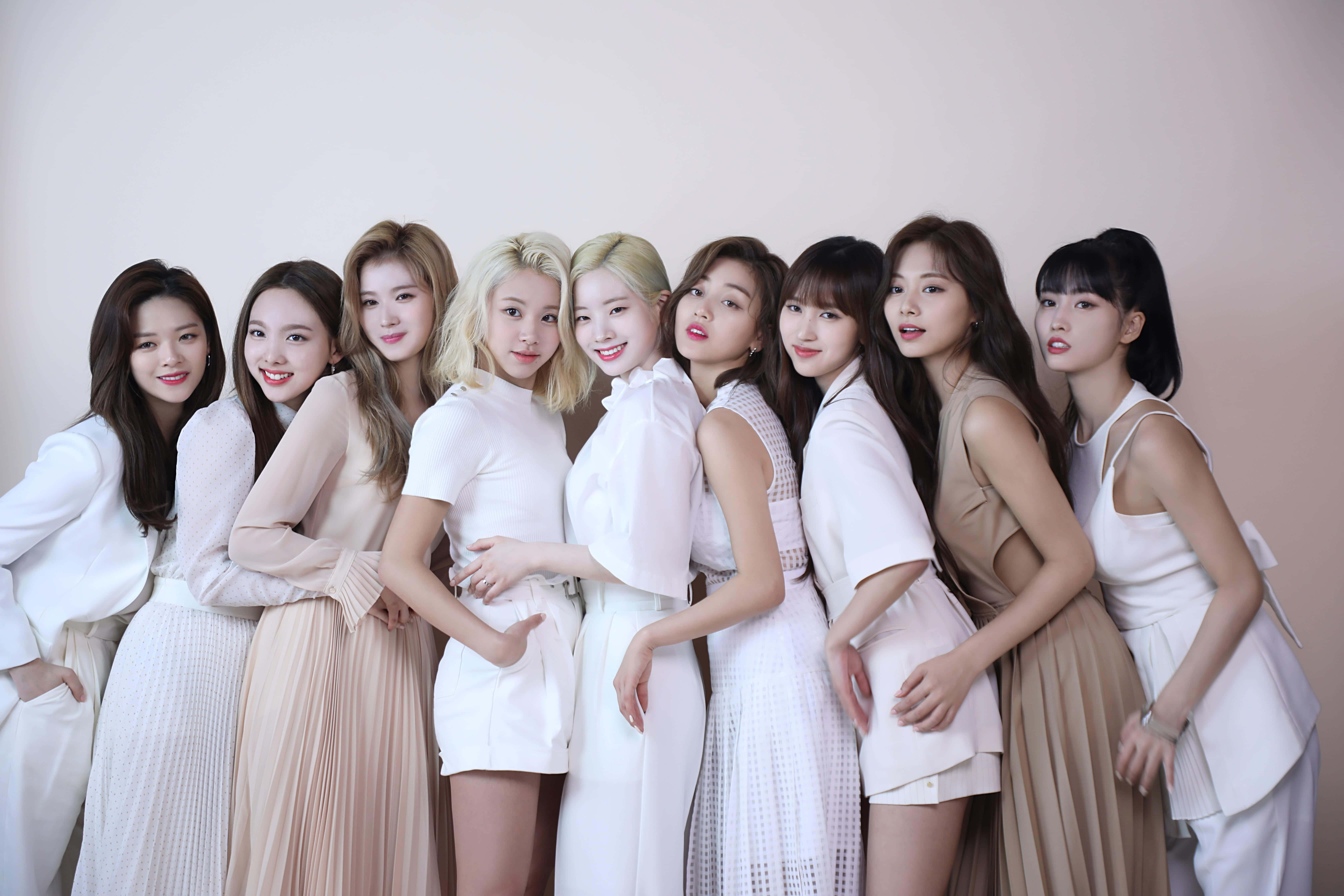 Twice tỏa sáng trong màn trình diễn ngoạn mục Hình nền