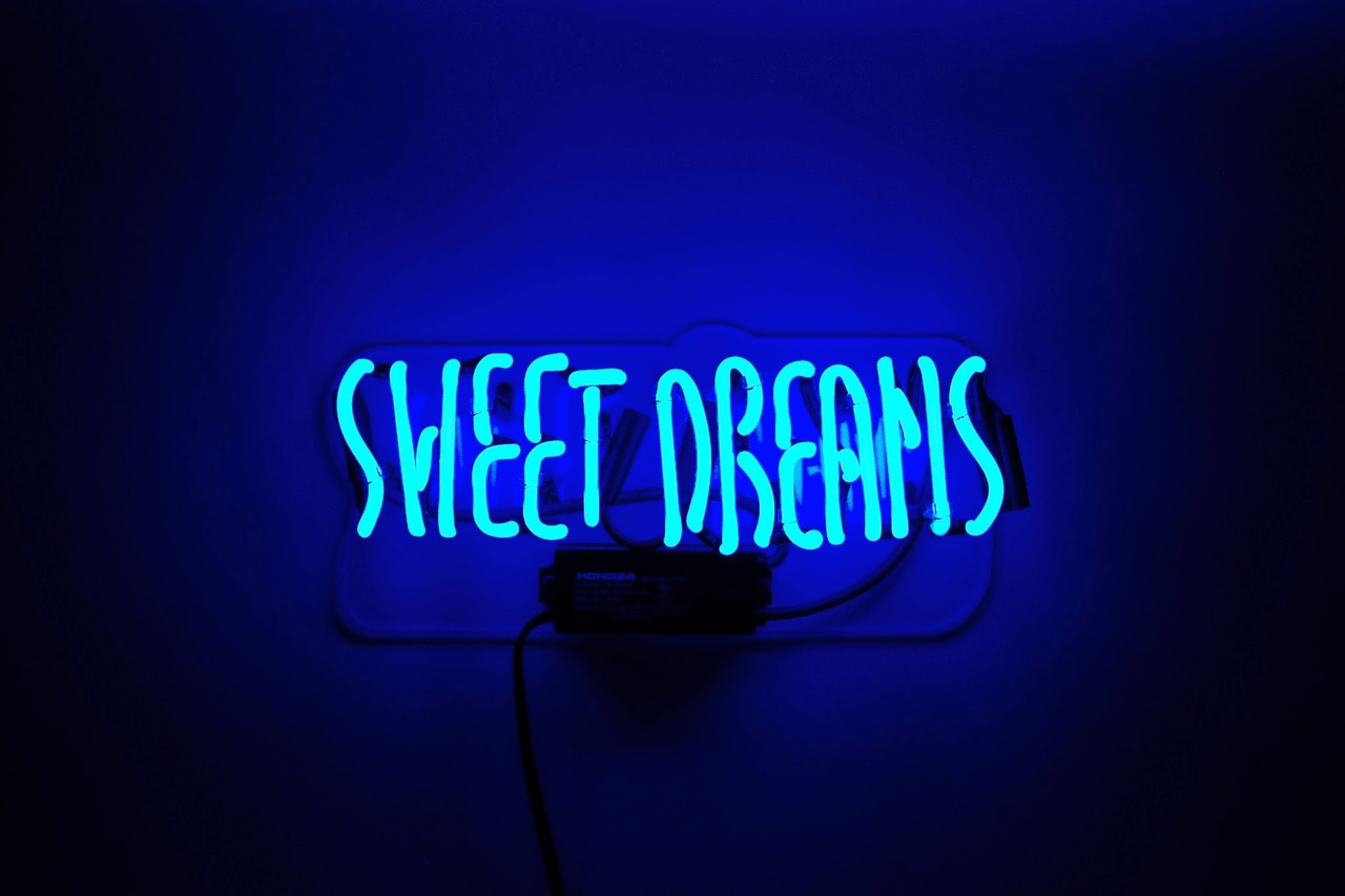 Vẻ đẹp của ánh sáng xanh neon trên bầu trời đêm Hình nền