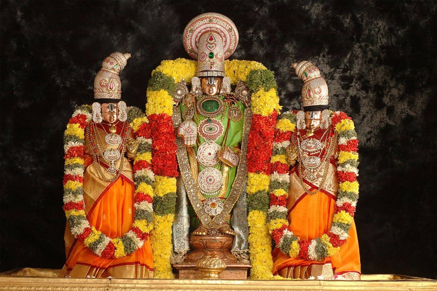 Venkateswara Swamy cùng Sridevi và Bhudevi Hình nền