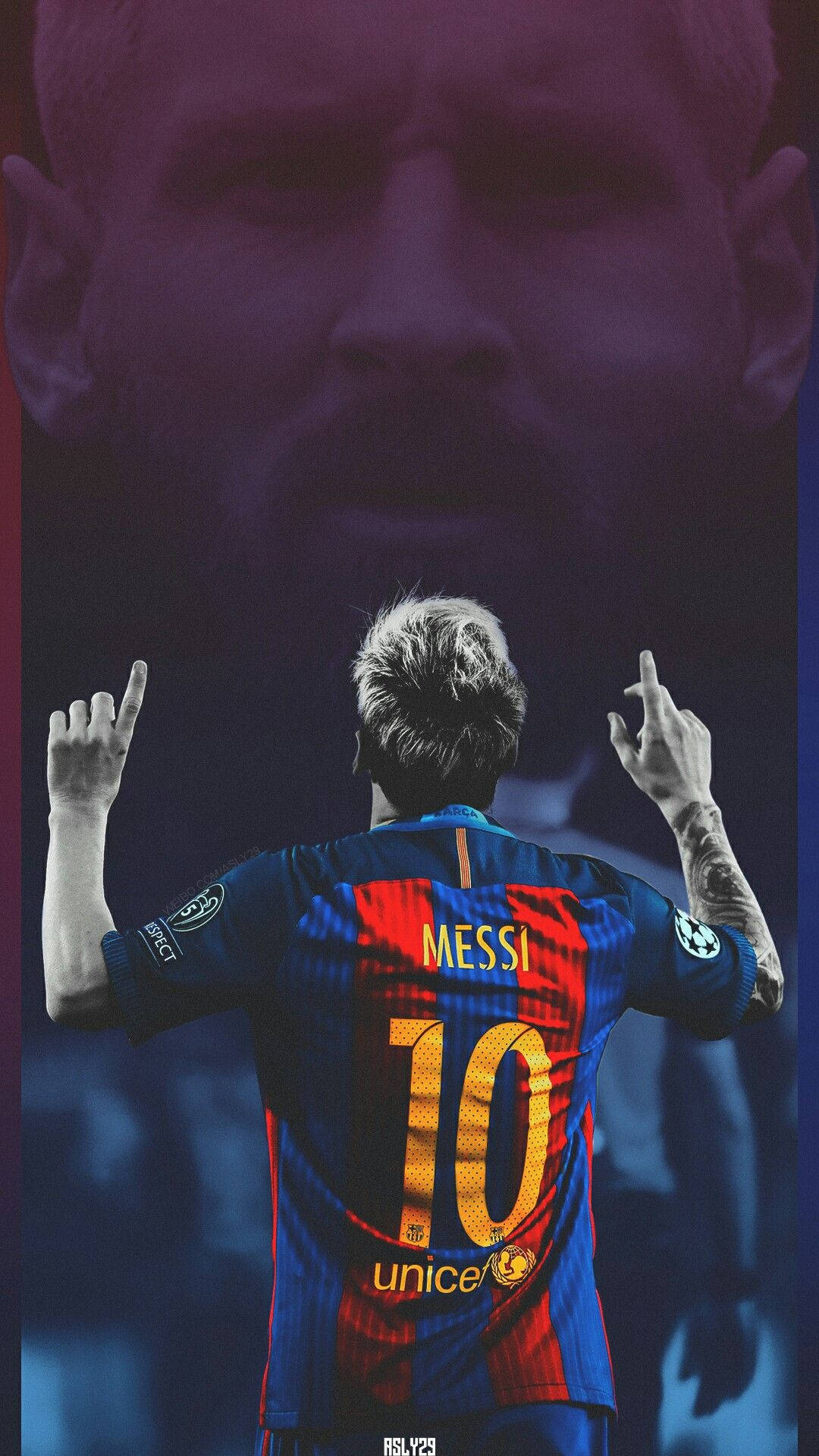 Hình nền vua bóng đá Messi chỉ tay lên trời bằng cả hai tay