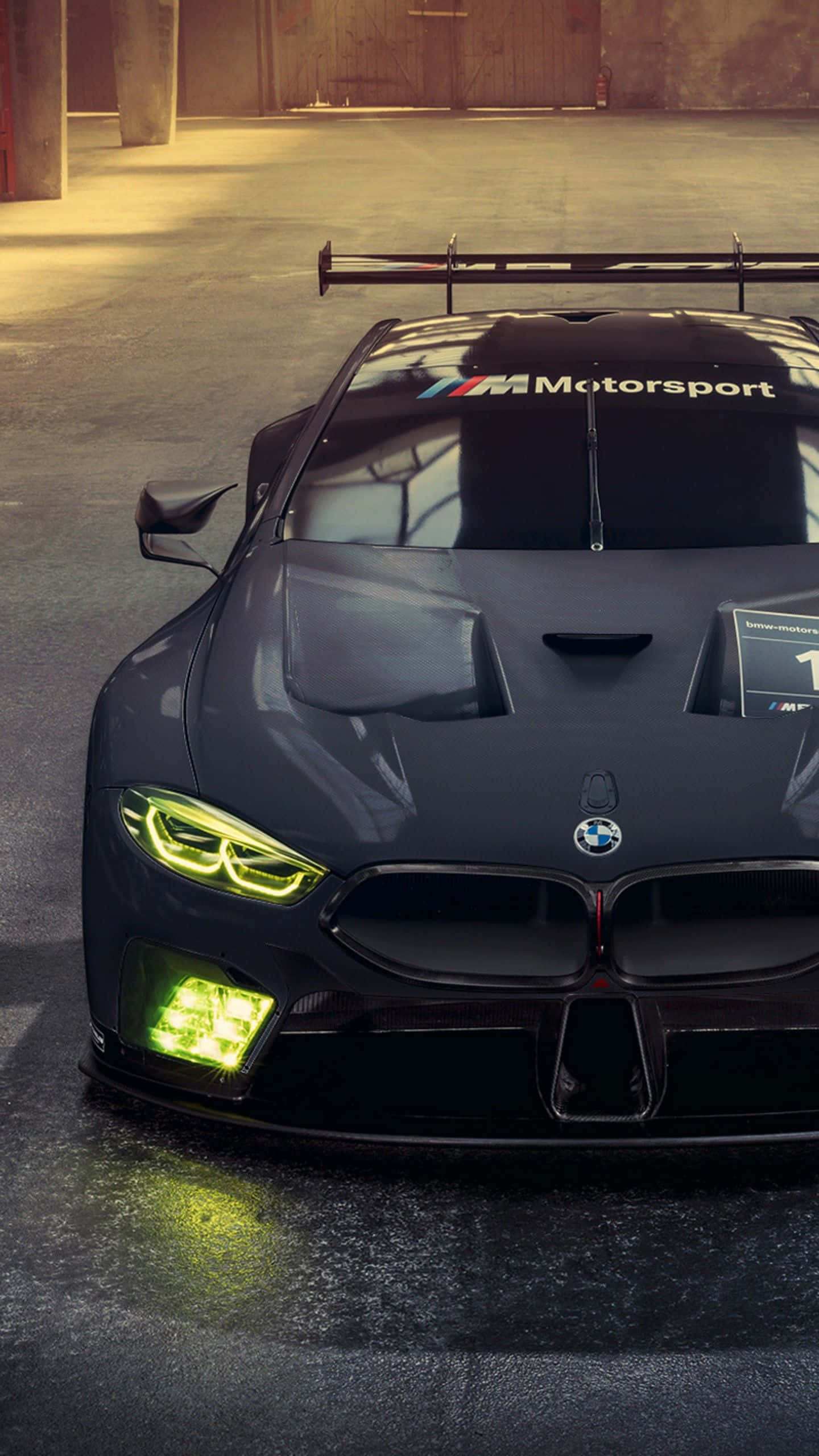 Xe BMW ngầu trong môi trường đô thị Hình nền