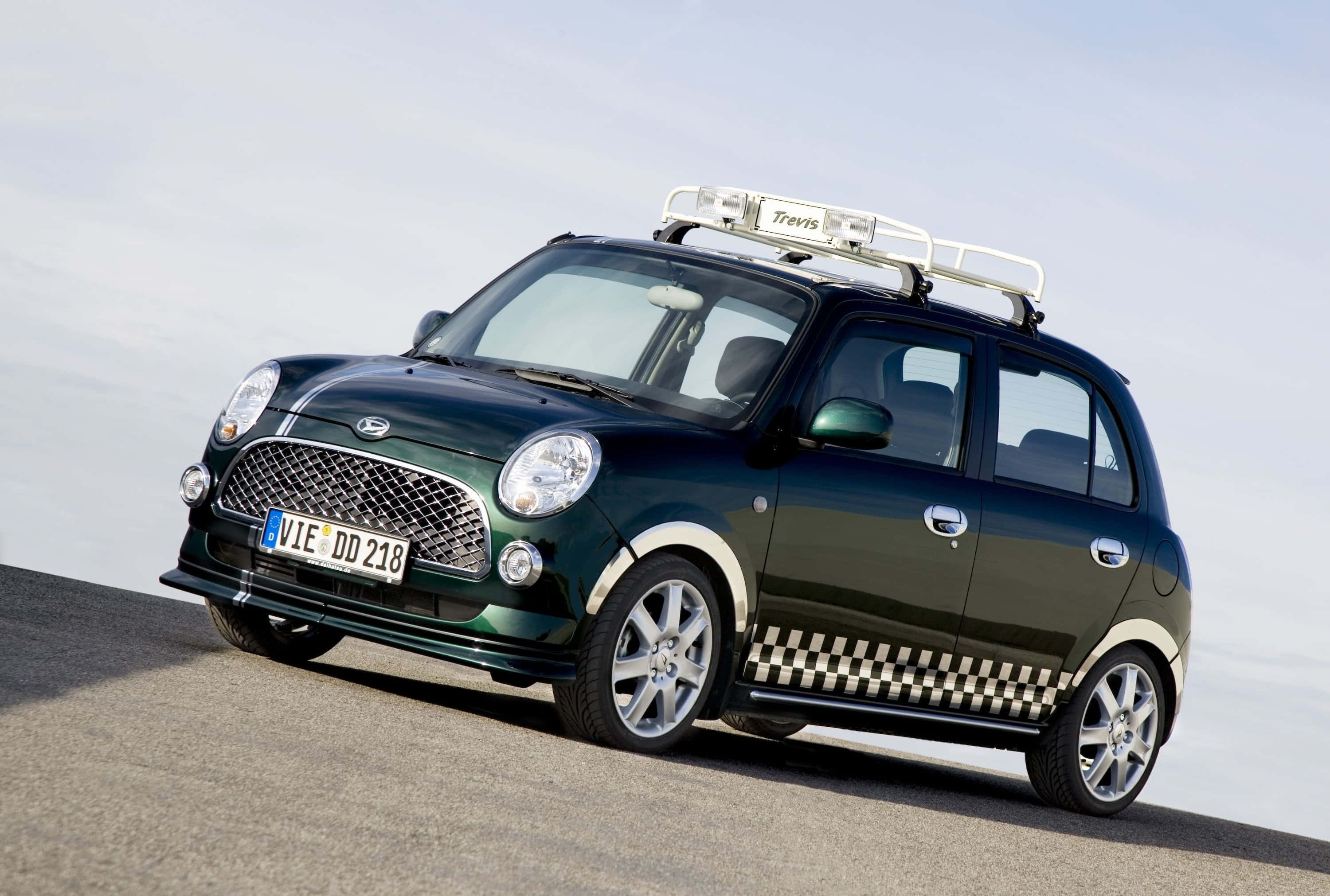 Xe Daihatsu thể thao bóng bẩy trong khung cảnh đô thị Hình nền