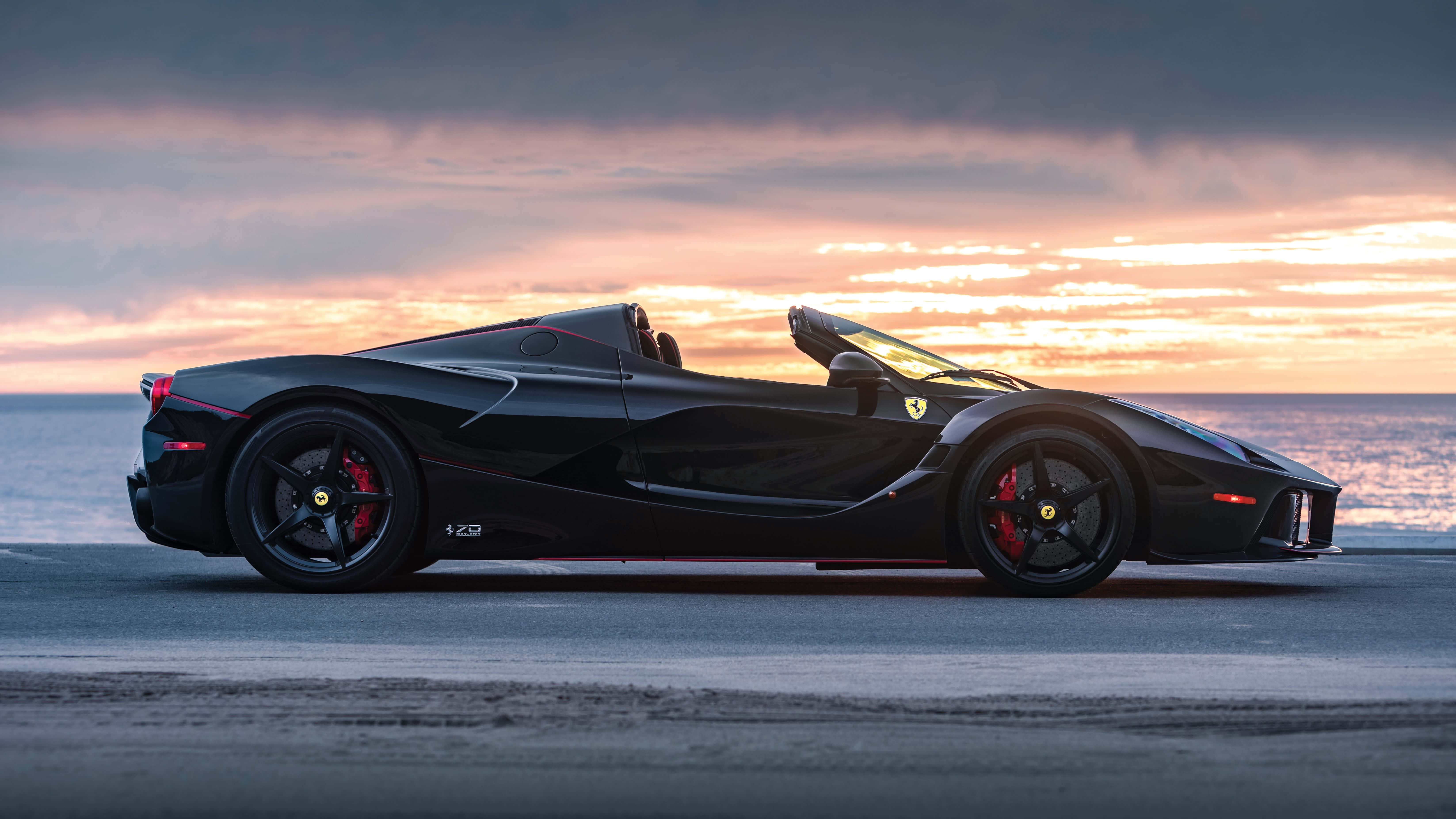 Xe Hơi Đen 4K Ferrari Hoàng Hôn Bãi Biển Hình nền