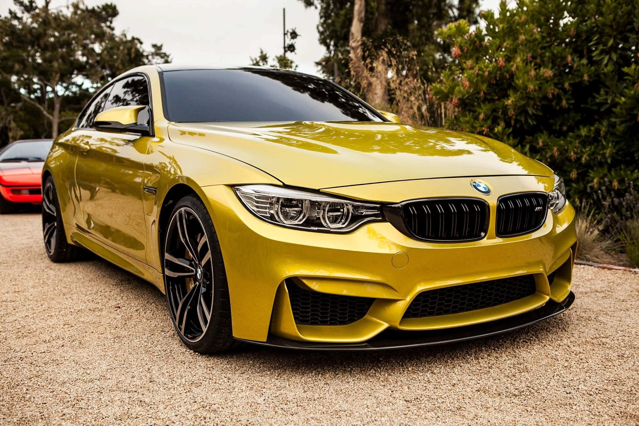 Xe hơi sang trọng BMW màu vàng Hình nền