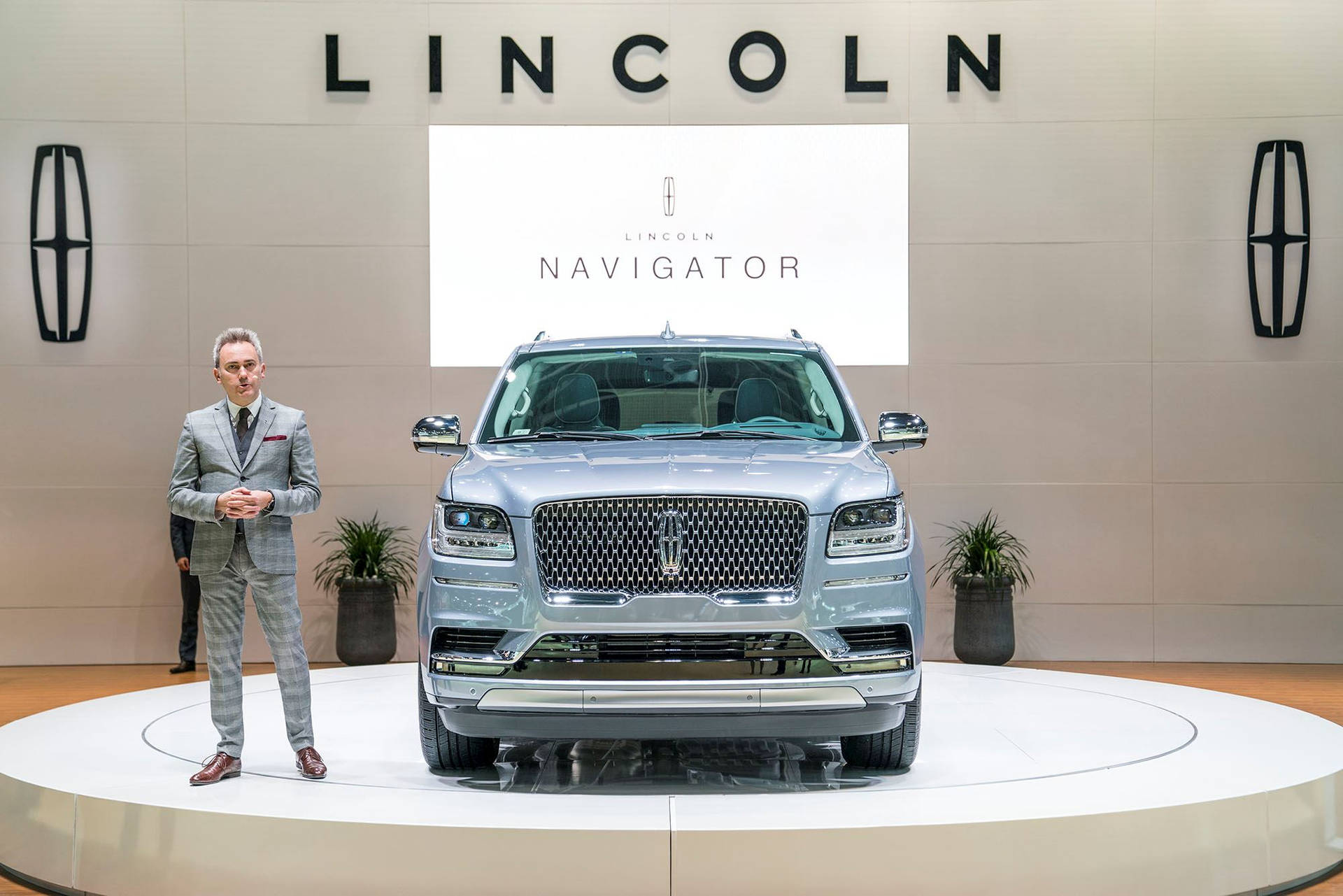 Lincoln Navigator 2018 màu xanh dương