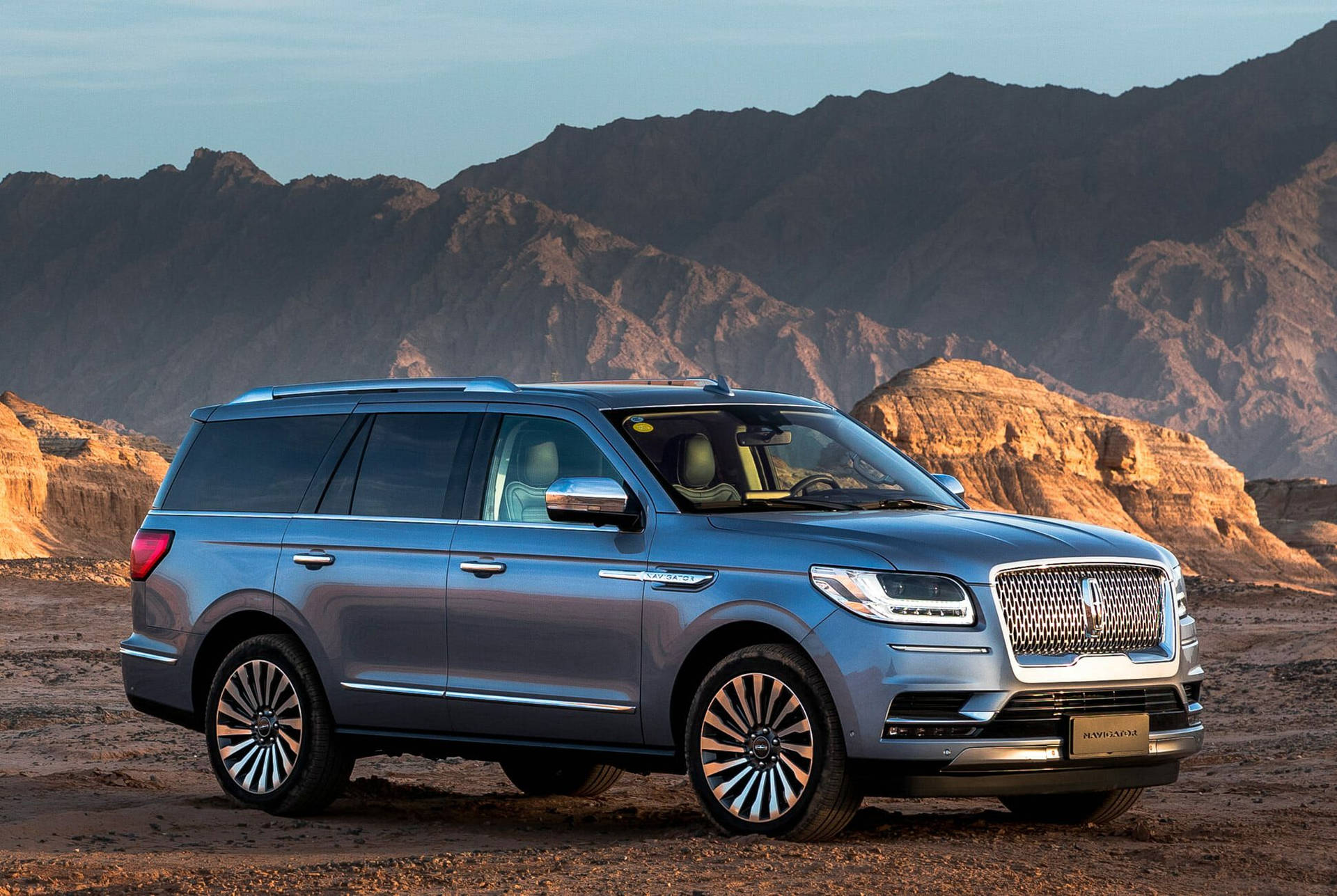 Lincoln Navigator 2018 trên núi