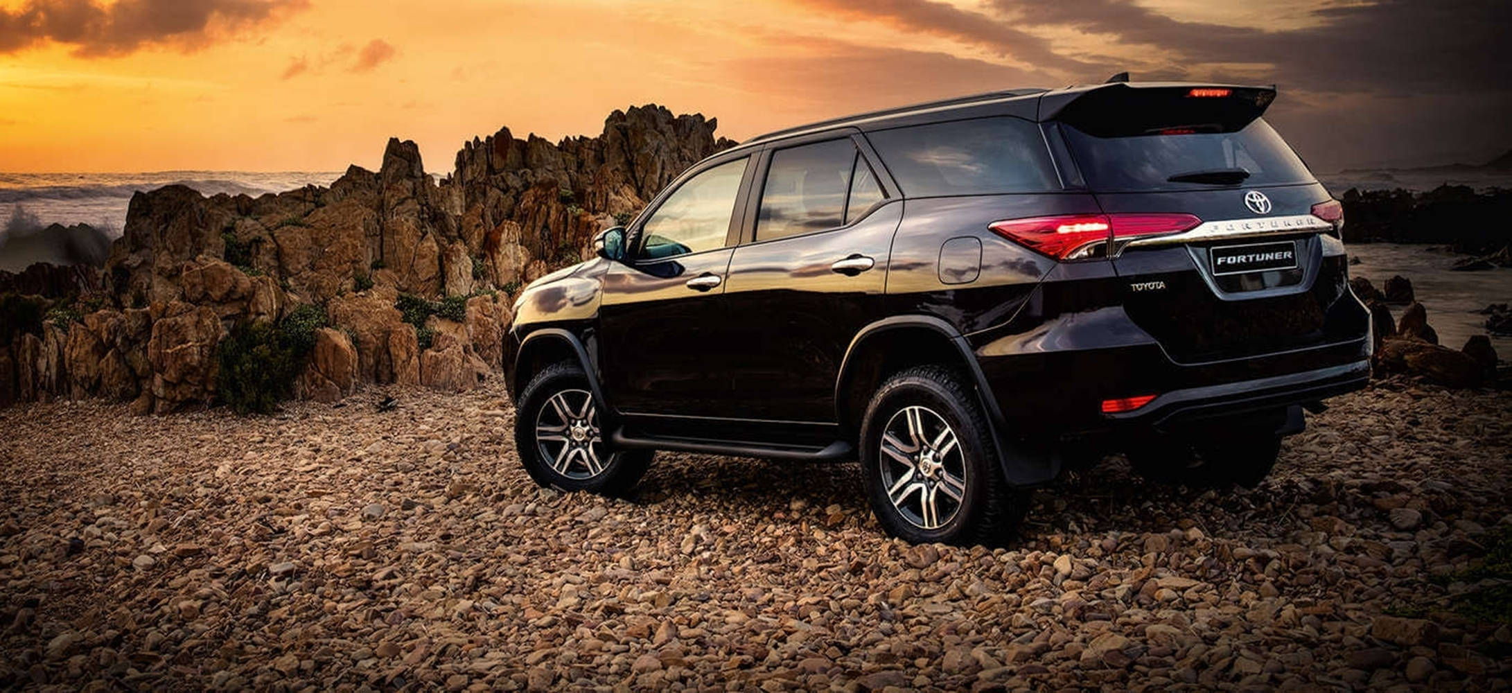 Xe Toyota Fortuner Legender Màu Đen Hình nền