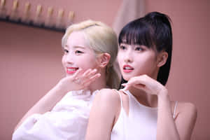 Ảnh nhóm đầy mê hoặc của TWICE — Twice Hình nền