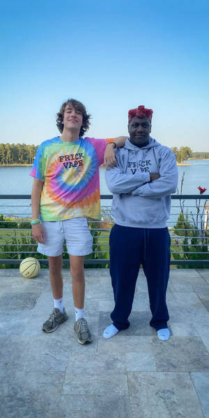 Baylen Levine và ca sĩ Yachty — 18:9 Hình nền