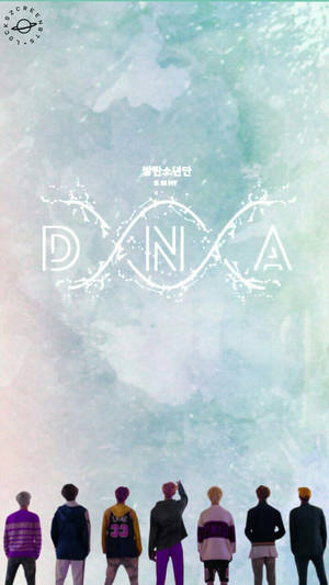 Các thành viên BTS nhìn từ phía sau lên trên nền có chữ DNA, album mới.