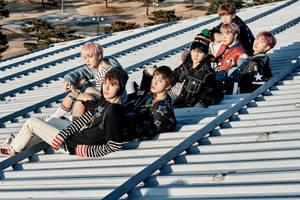 BTS Trên Mái Nhà Phong Cách Laptop