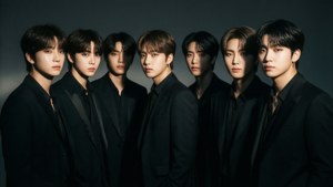 BTS trong những bộ vest đen lịch lãm với ánh sáng noir kịch tính.