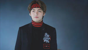 BTS V dễ thương trong tông đen và đỏ — Dễ thương bts Hình nền