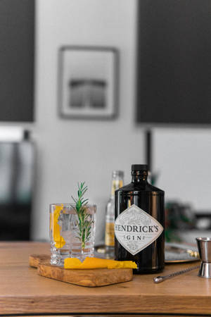 Cận cảnh chai Hendrick's Gin — Xiaomi Pad 8 Pro Hình nền