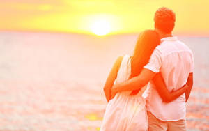 Cặp đôi dễ thương ngắm hoàng hôn