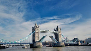 Hình nền cầu Tower đóng ở London — Pro Display XDR Hình nền