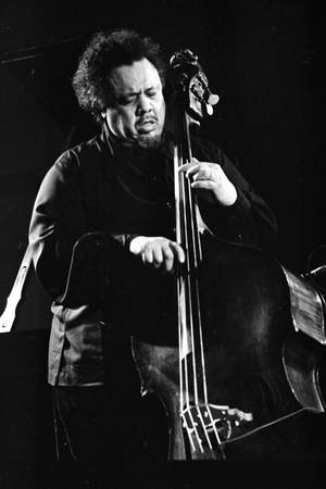 Charles Mingus Chơi Guitar Bass Đầy Tâm Hồn — Xiaomi Pad Hình nền
