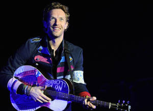 Hình nền Chris Martin nền đen. — Đen Thật Hình nền