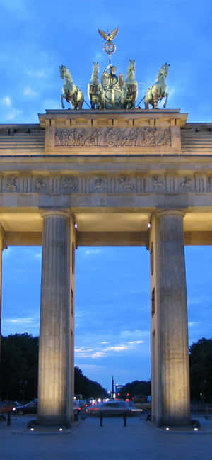 Cổng Brandenburg Quadriga Bầu Trời Xanh Sáng — Sáng Hình nền