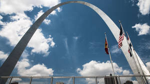 Cổng Vòm St. Louis với Cờ Mỹ