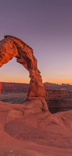 Vòm đá Delicate Arch lúc hoàng hôn — Vivo X500 Hình nền