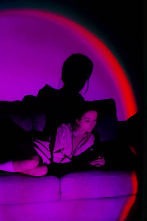 Đèn hoàng hôn tím neon thẩm mỹ